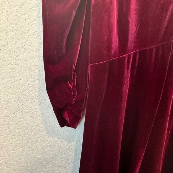 NWT Eliza J Maroon Red Velvet Puff Sleeve Deep V-Neck Midi Dress - Size 4 - Picture 2 of 7